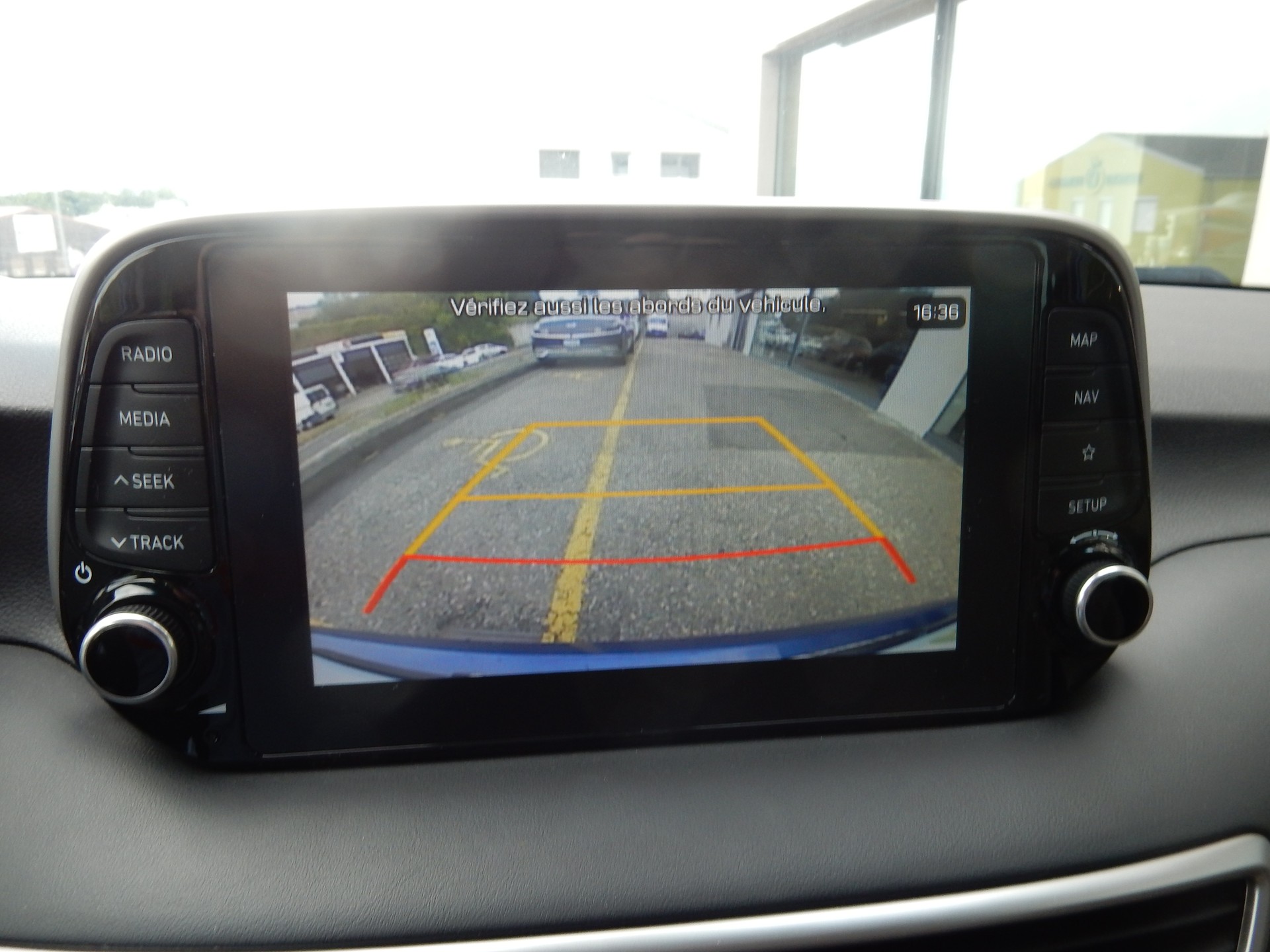 HYUNDAI Tucson 1.6 CRDI Amplia 2WD DCT-image-11