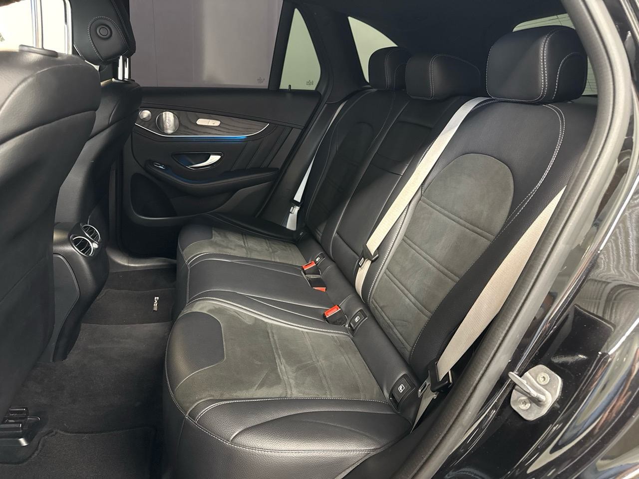 MERCEDES-BENZ GLC 63 S AMG 4Matic+ 9G-Tronic-image-12