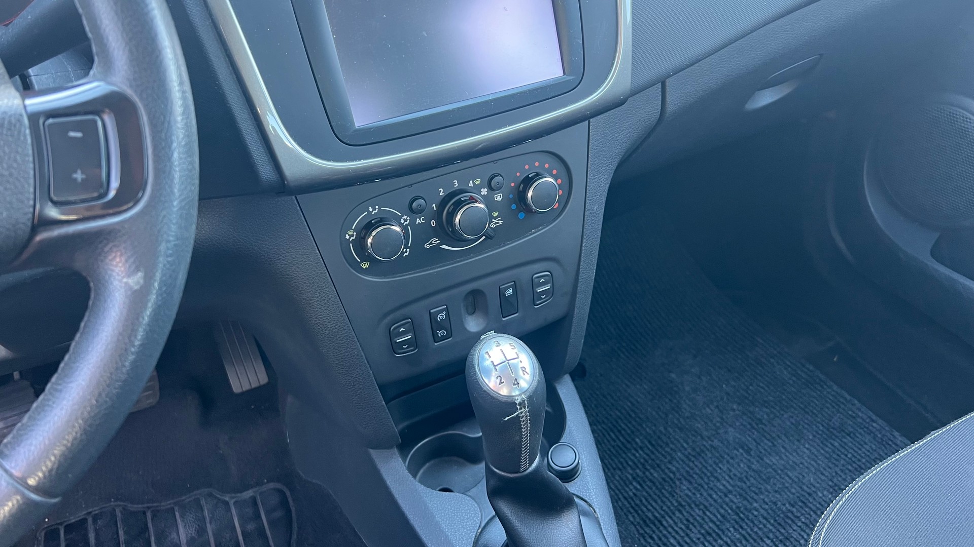 DACIA Sandero Tce 90 Ambiance-image-11