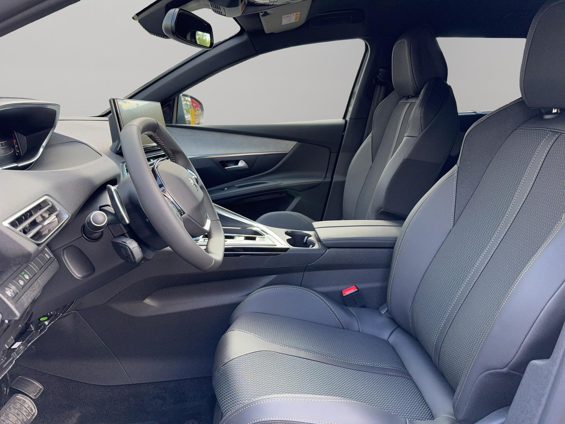PEUGEOT 5008 1.2 Hybrid Allure Pack-image-7