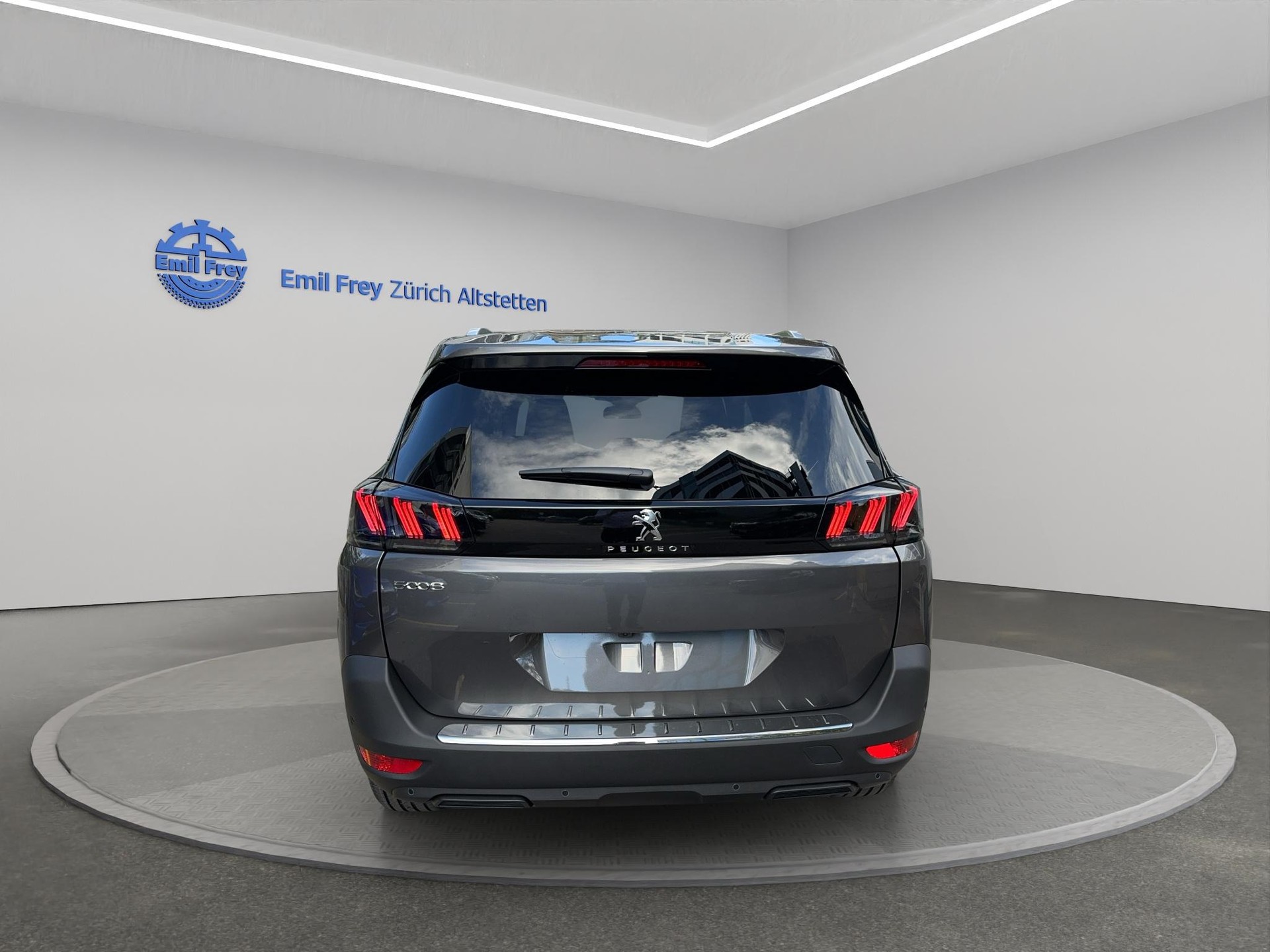 PEUGEOT 5008 1.2 Hybrid Allure Pack-image-6