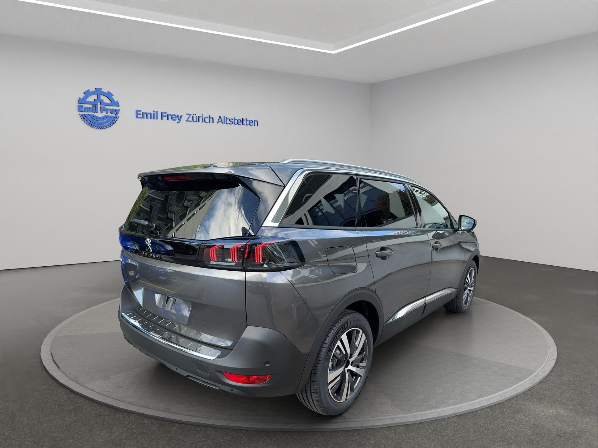 PEUGEOT 5008 1.2 Hybrid Allure Pack-image-2