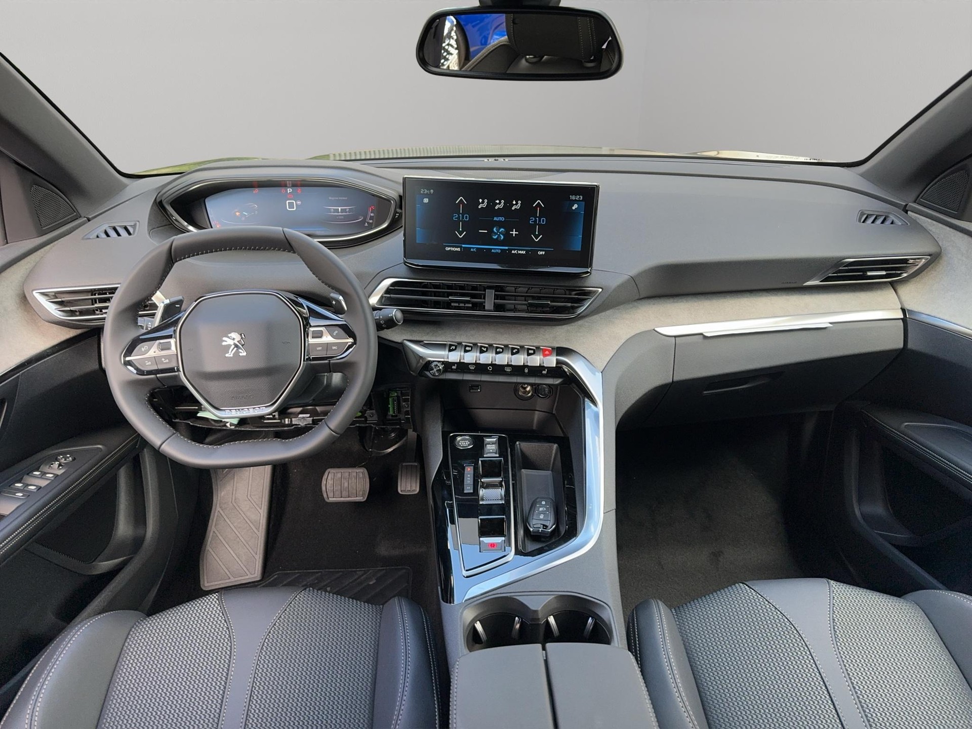 PEUGEOT 5008 1.2 Hybrid Allure Pack-image-8