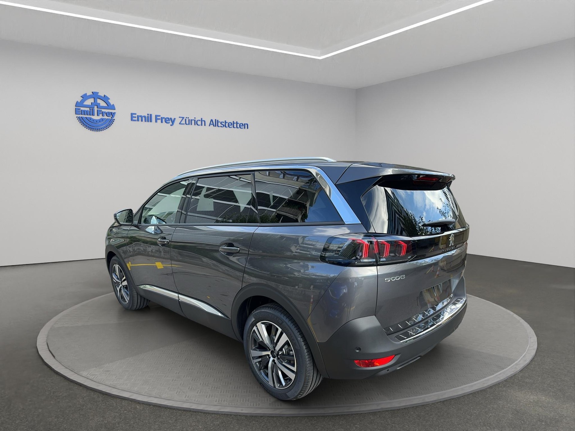 PEUGEOT 5008 1.2 Hybrid Allure Pack-image-1