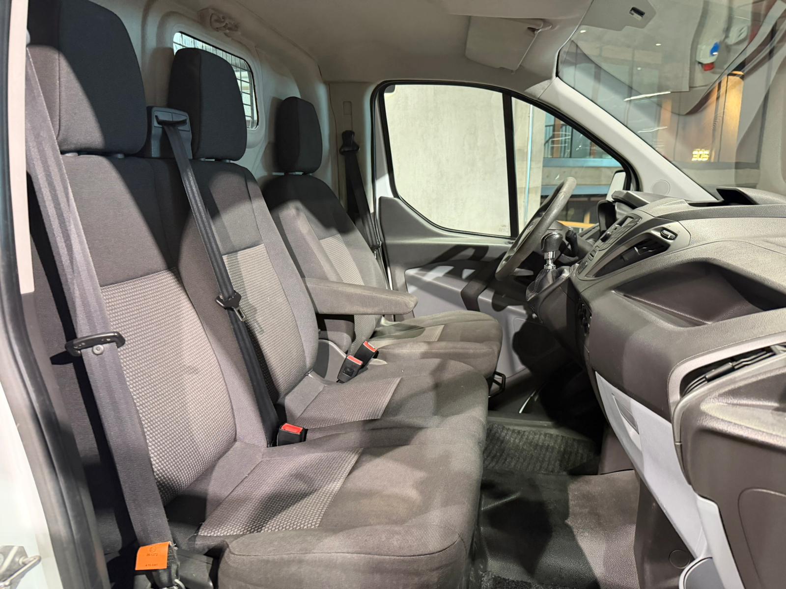 FORD Transit Custom Van 250 L1H1 Startup-image-18