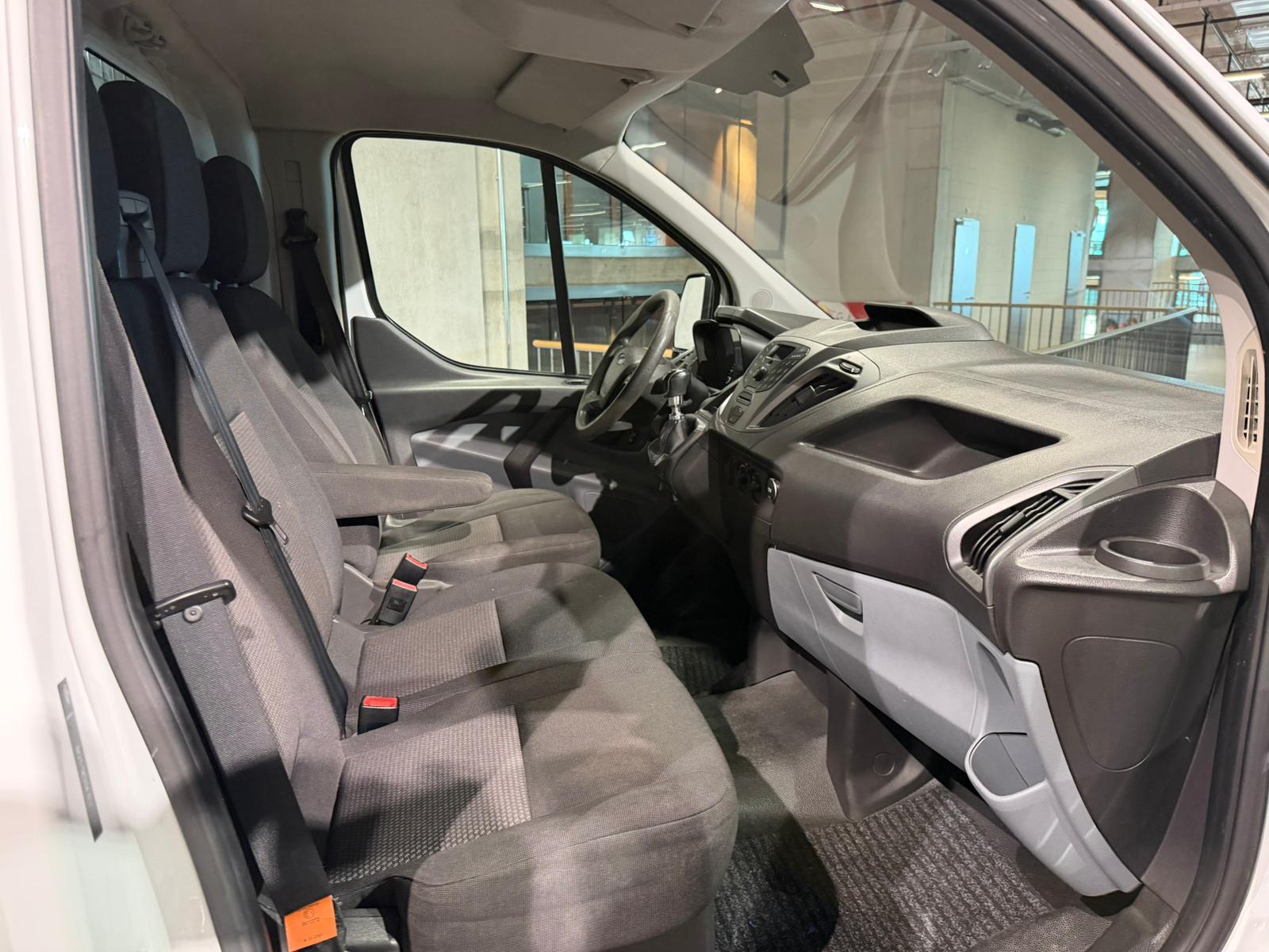 FORD Transit Custom Van 250 L1H1 Startup-image-17