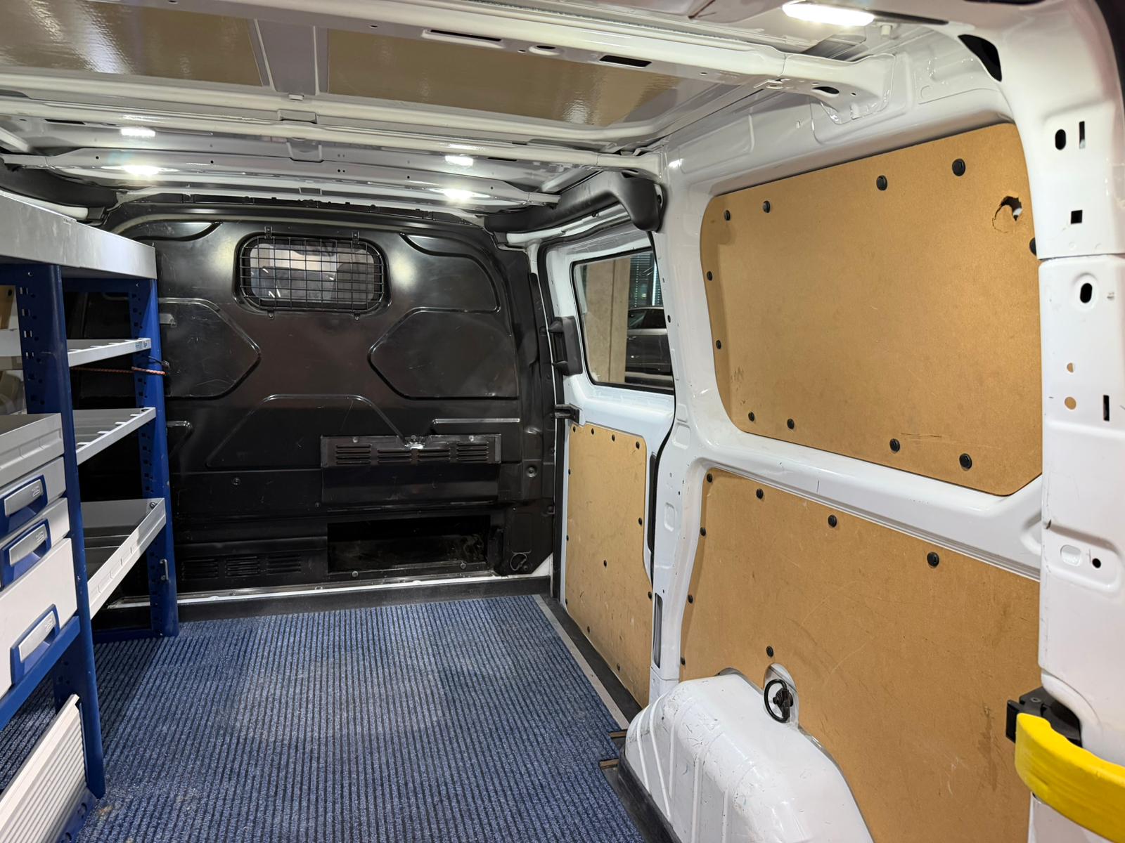 FORD Transit Custom Van 250 L1H1 Startup-image-12