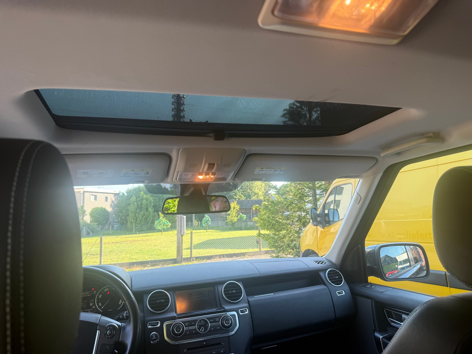 LAND ROVER Discovery 3.0 TDV6 Black&White Automatic-image-6