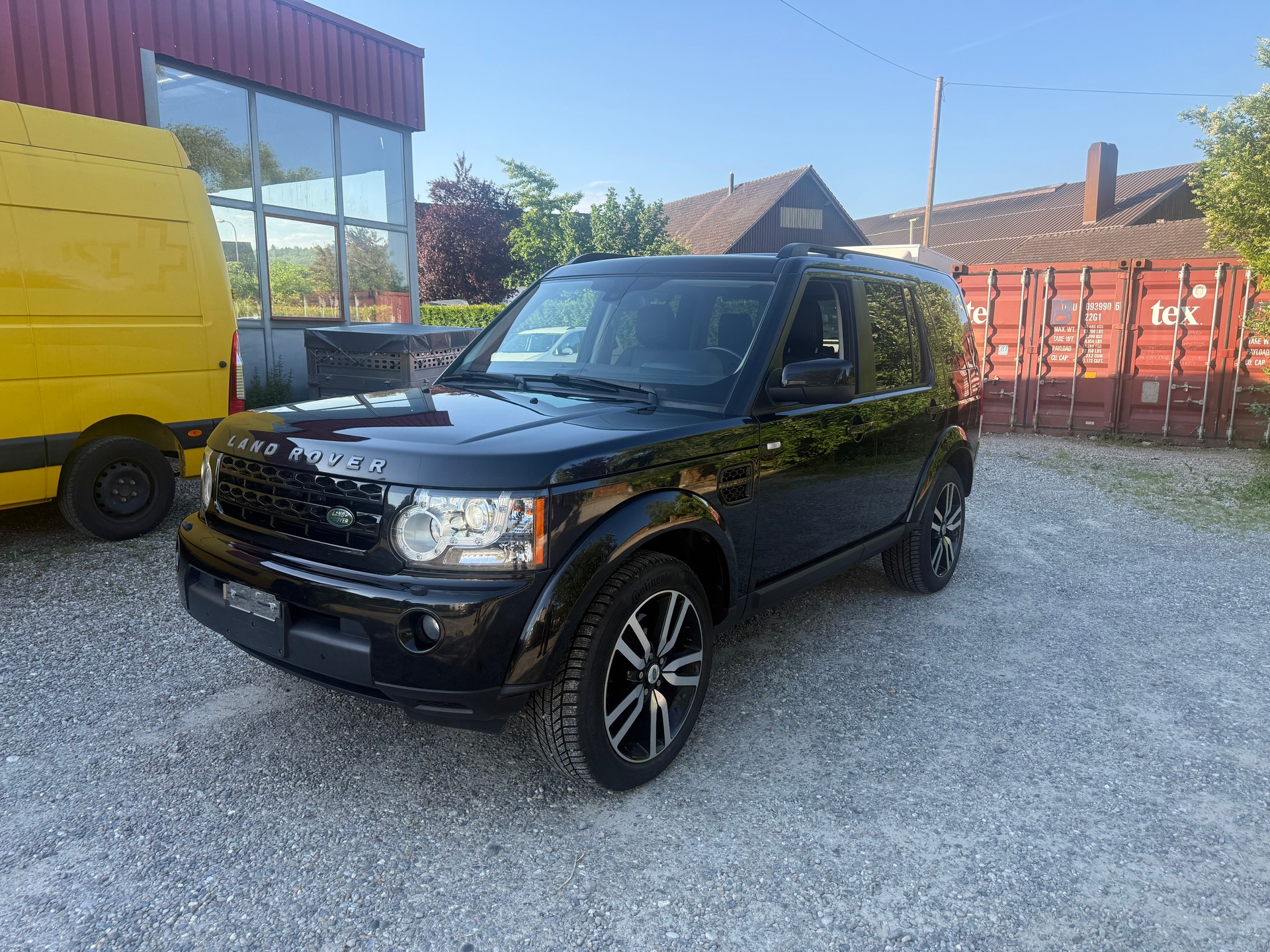 LAND ROVER Discovery 3.0 TDV6 Black&White Automatic-image-0