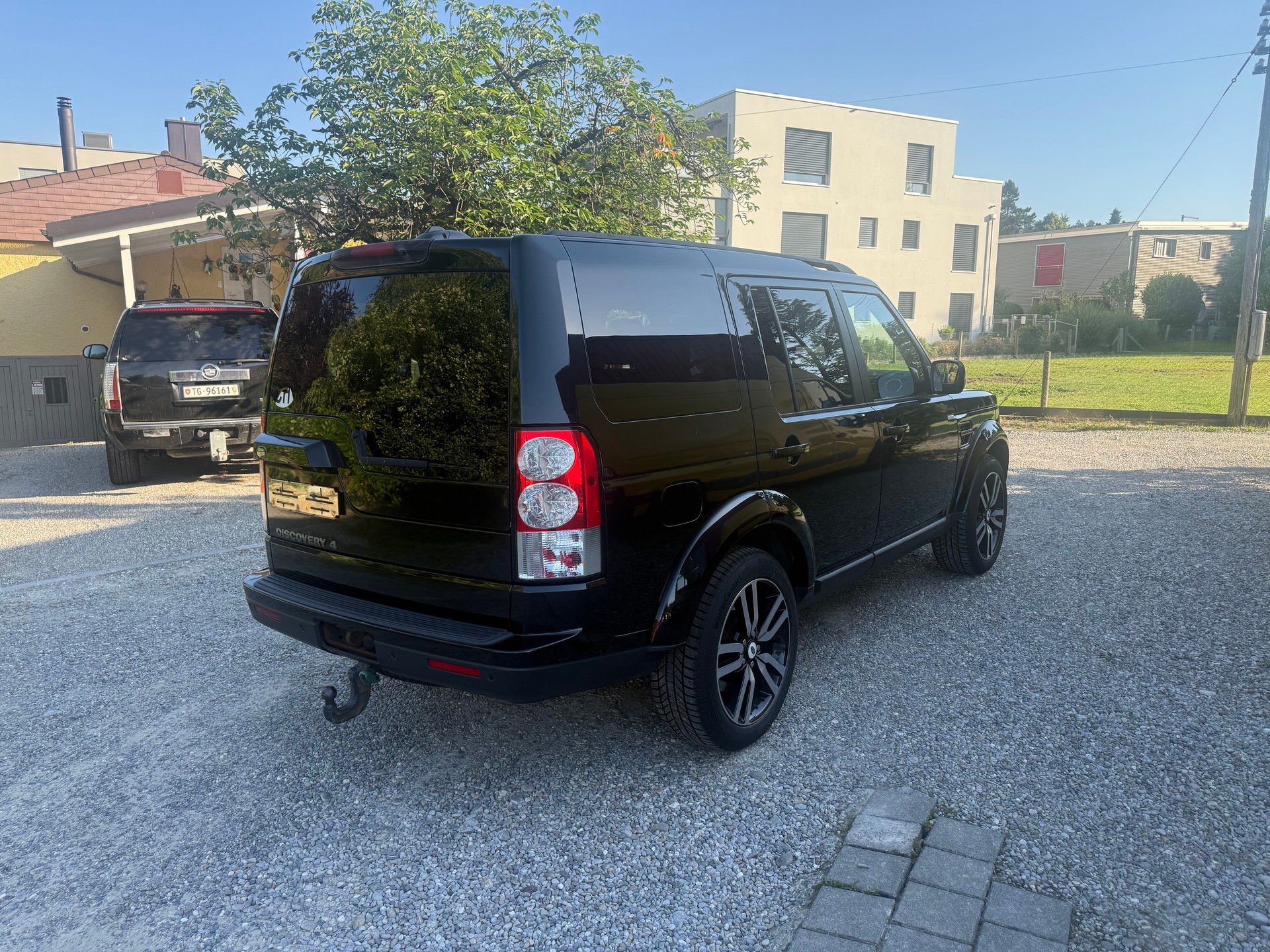 LAND ROVER Discovery 3.0 TDV6 Black&White Automatic-image-3