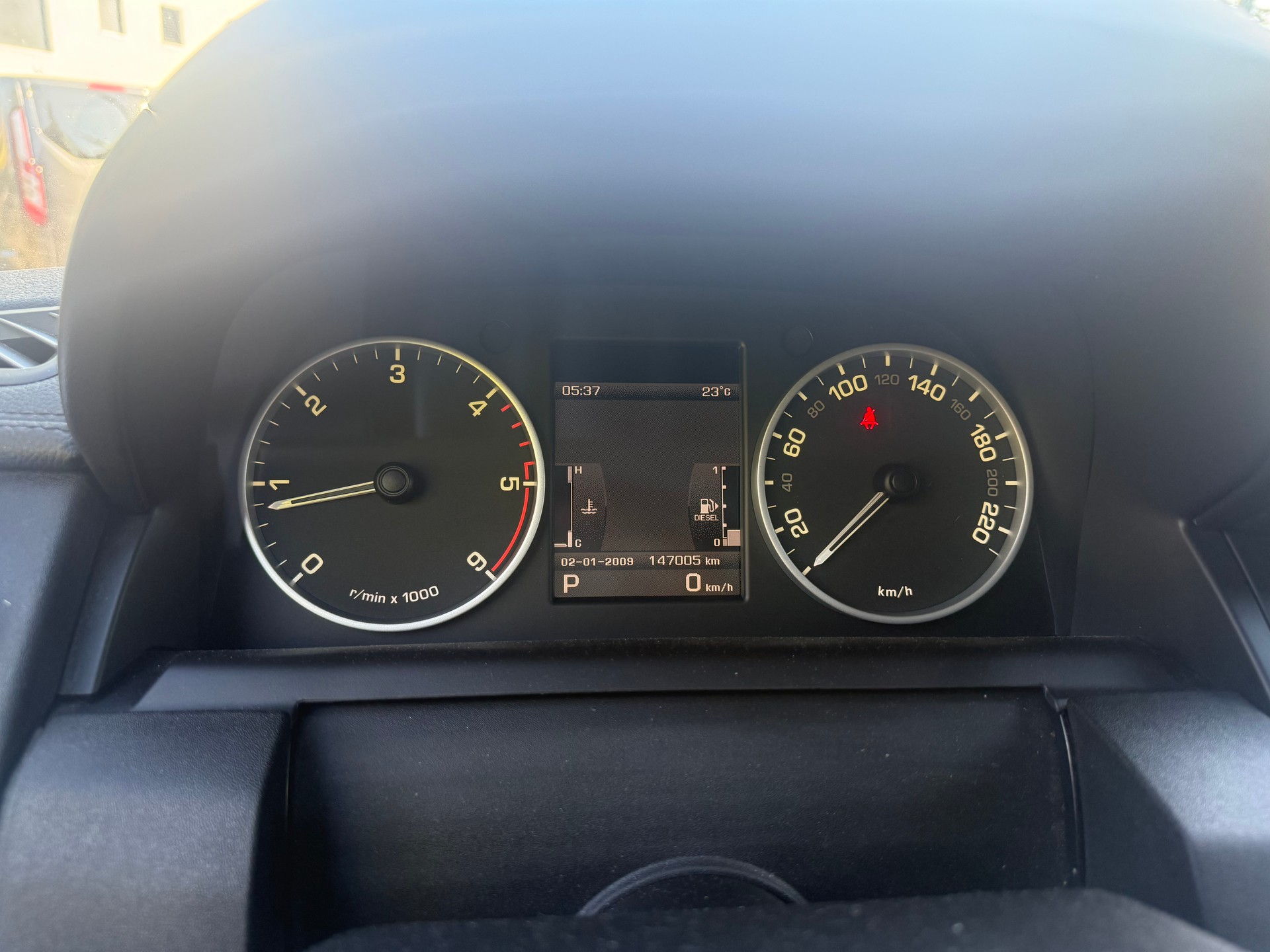 LAND ROVER Discovery 3.0 TDV6 Black&White Automatic-image-10