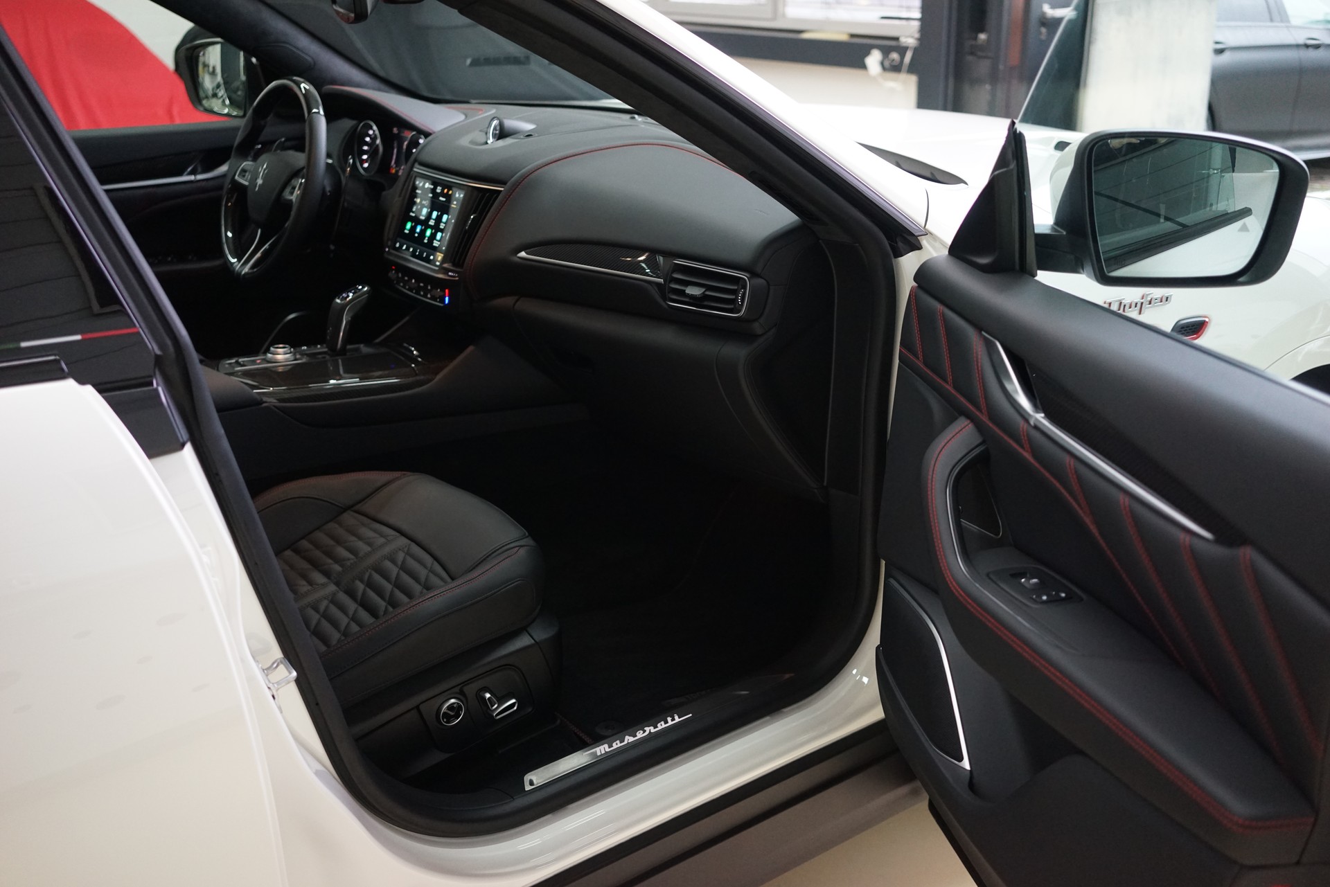 MASERATI Levante 3.8 V8 Trofeo Q4 Automatica-image-24