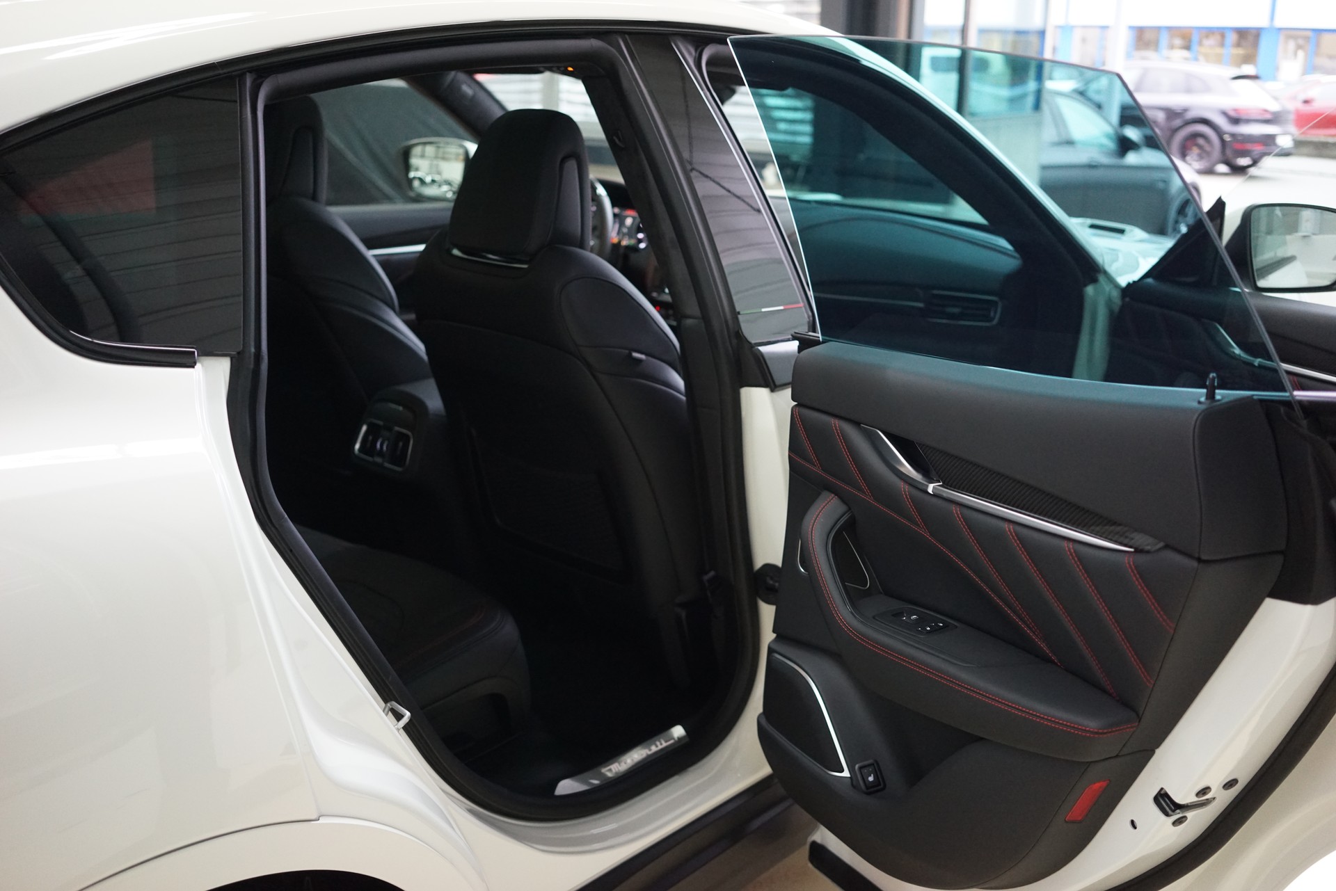 MASERATI Levante 3.8 V8 Trofeo Q4 Automatica-image-28