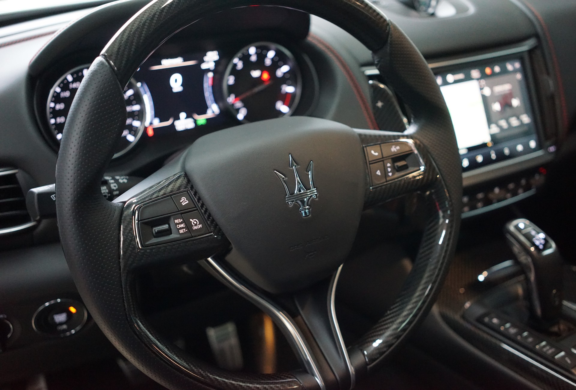 MASERATI Levante 3.8 V8 Trofeo Q4 Automatica-image-16