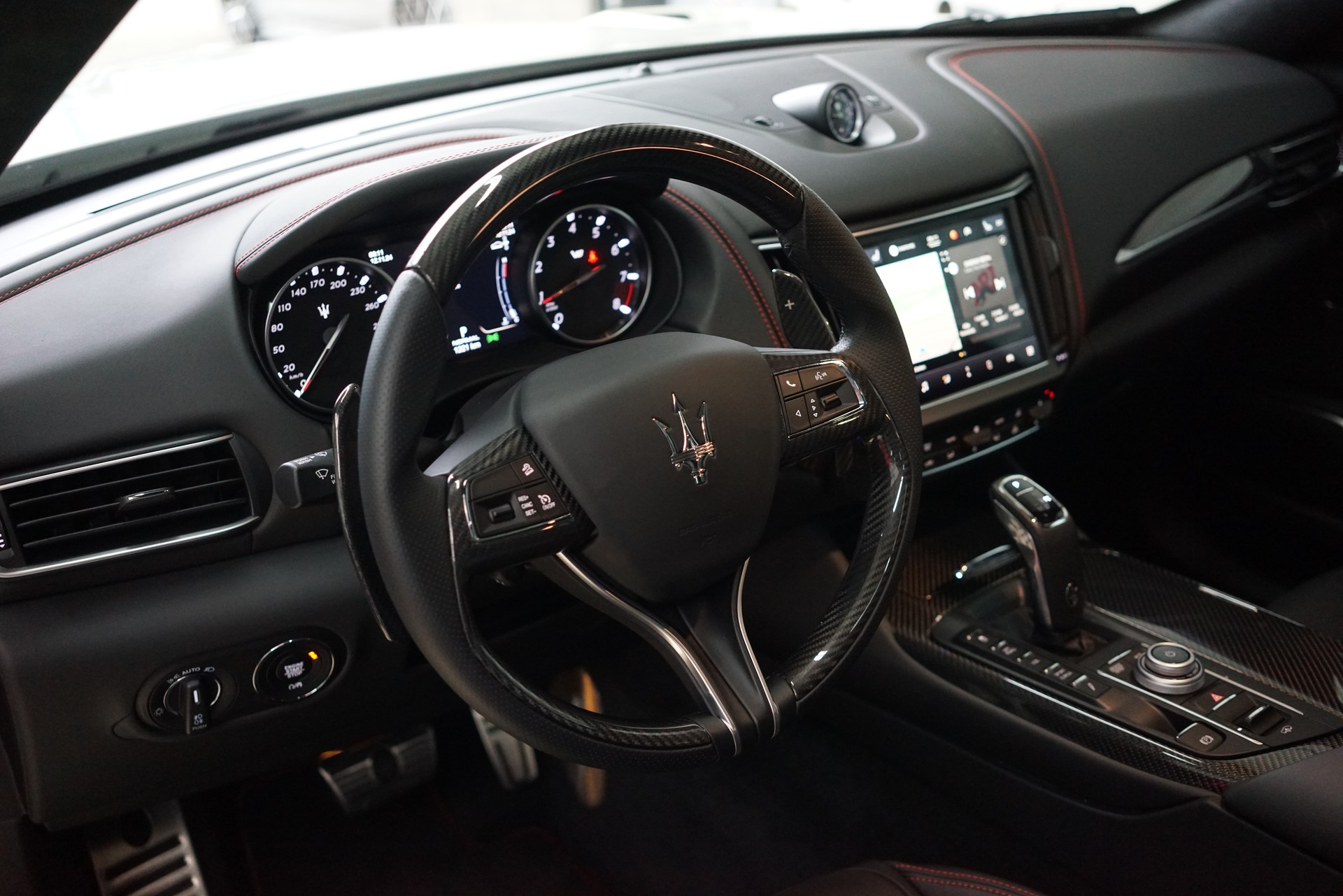 MASERATI Levante 3.8 V8 Trofeo Q4 Automatica-image-15