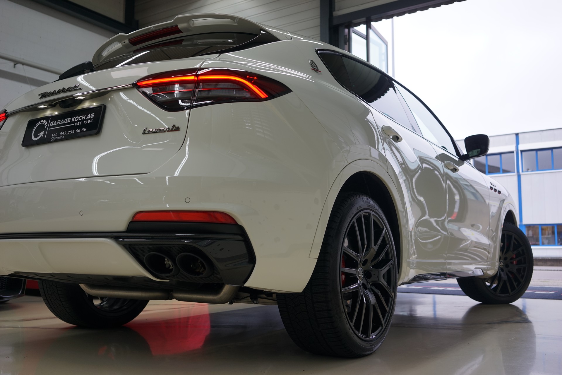 MASERATI Levante 3.8 V8 Trofeo Q4 Automatica-image-9