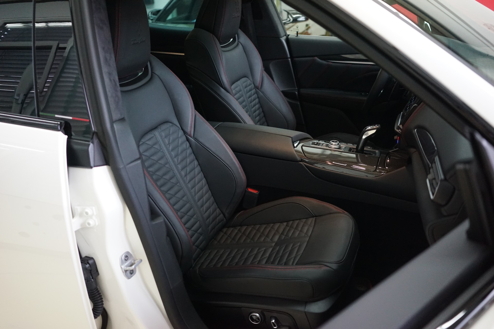 MASERATI Levante 3.8 V8 Trofeo Q4 Automatica-image-30