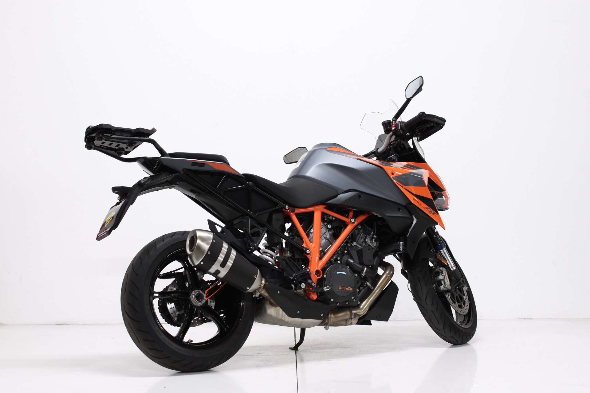 KTM 1290 Super Duke GT-showroom-element-2