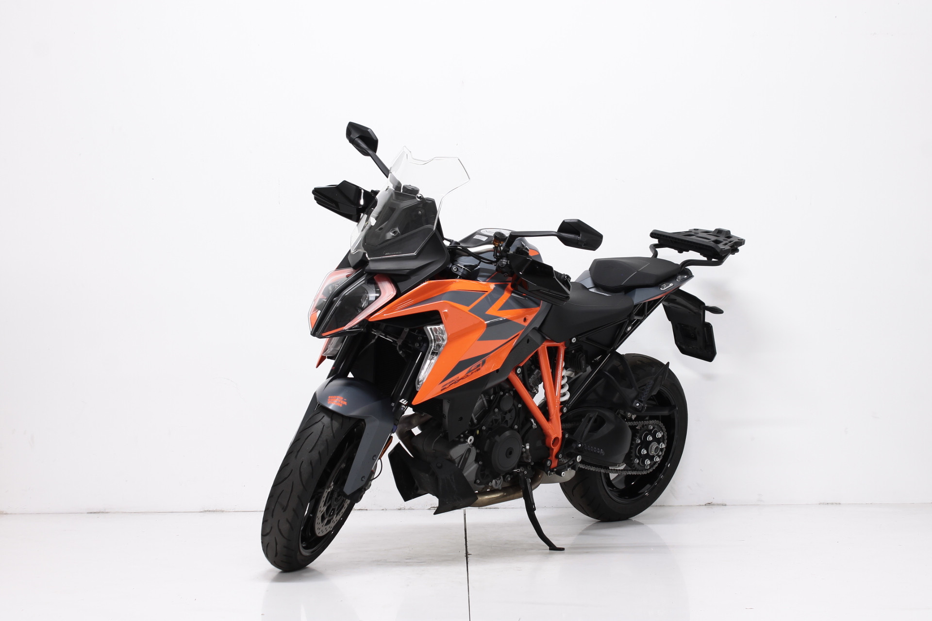 KTM 1290 Super Duke GT-showroom-element-3