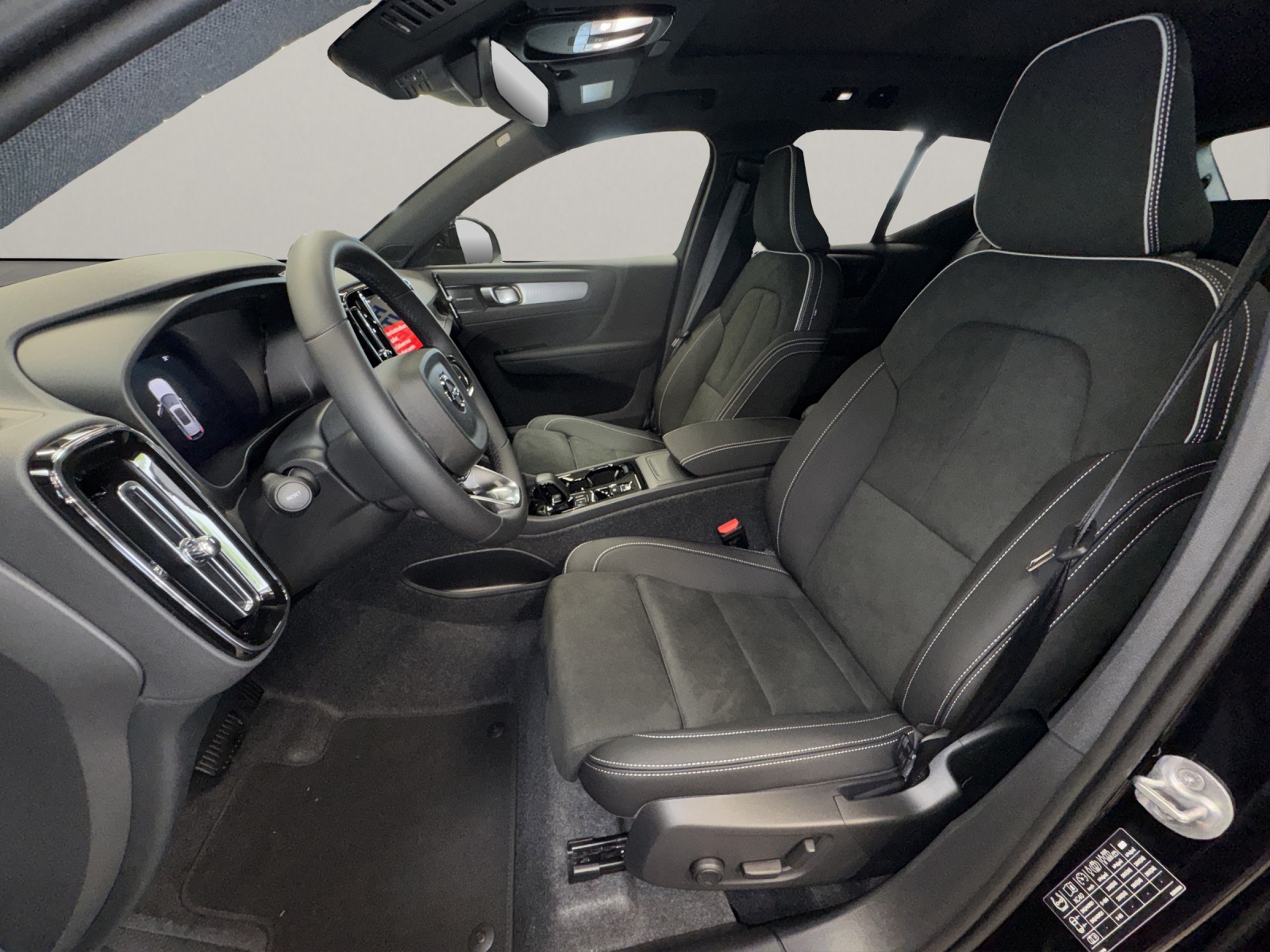VOLVO XC40 2.0 B4 MH Black Edition-image-8