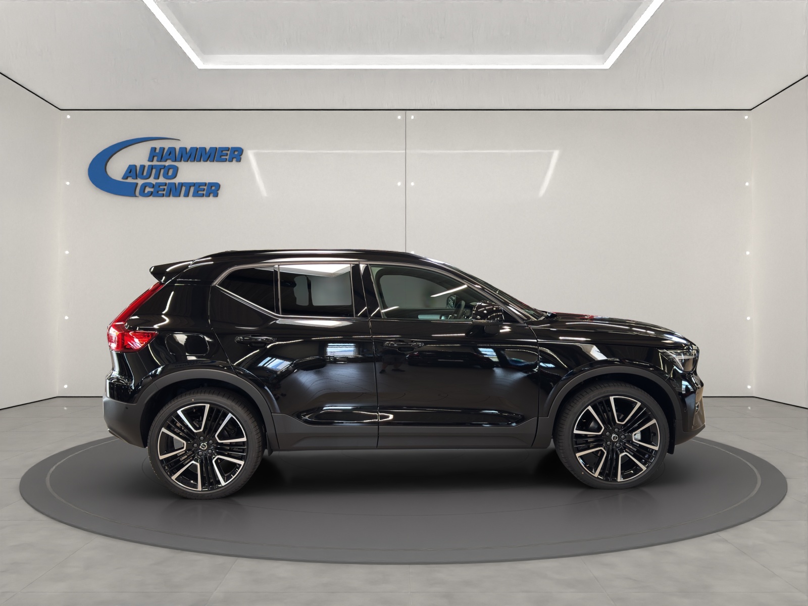 VOLVO XC40 2.0 B4 MH Black Edition-image-5