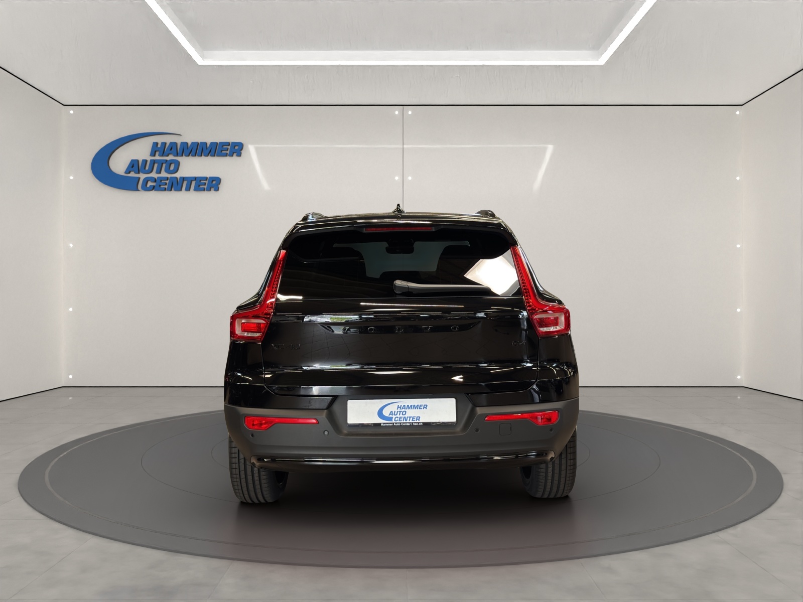VOLVO XC40 2.0 B4 MH Black Edition-image-3
