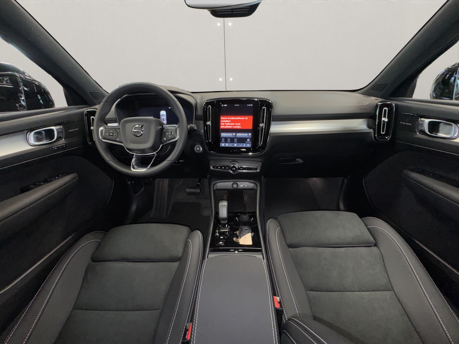 VOLVO XC40 2.0 B4 MH Black Edition-image-9