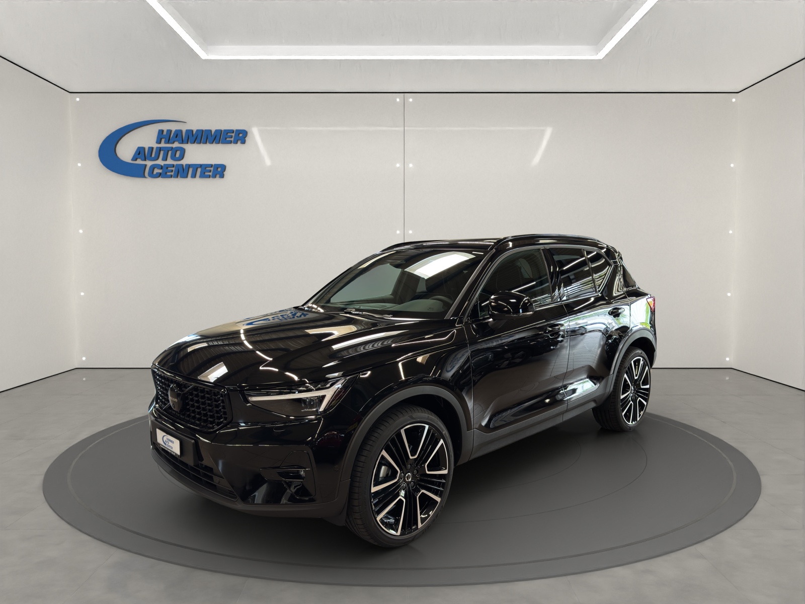 VOLVO XC40 2.0 B4 MH Black Edition-image-0