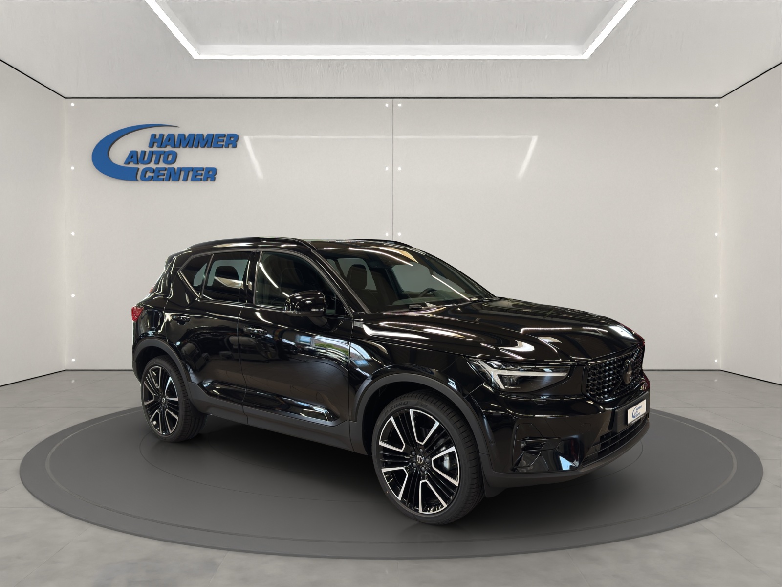 VOLVO XC40 2.0 B4 MH Black Edition-image-6