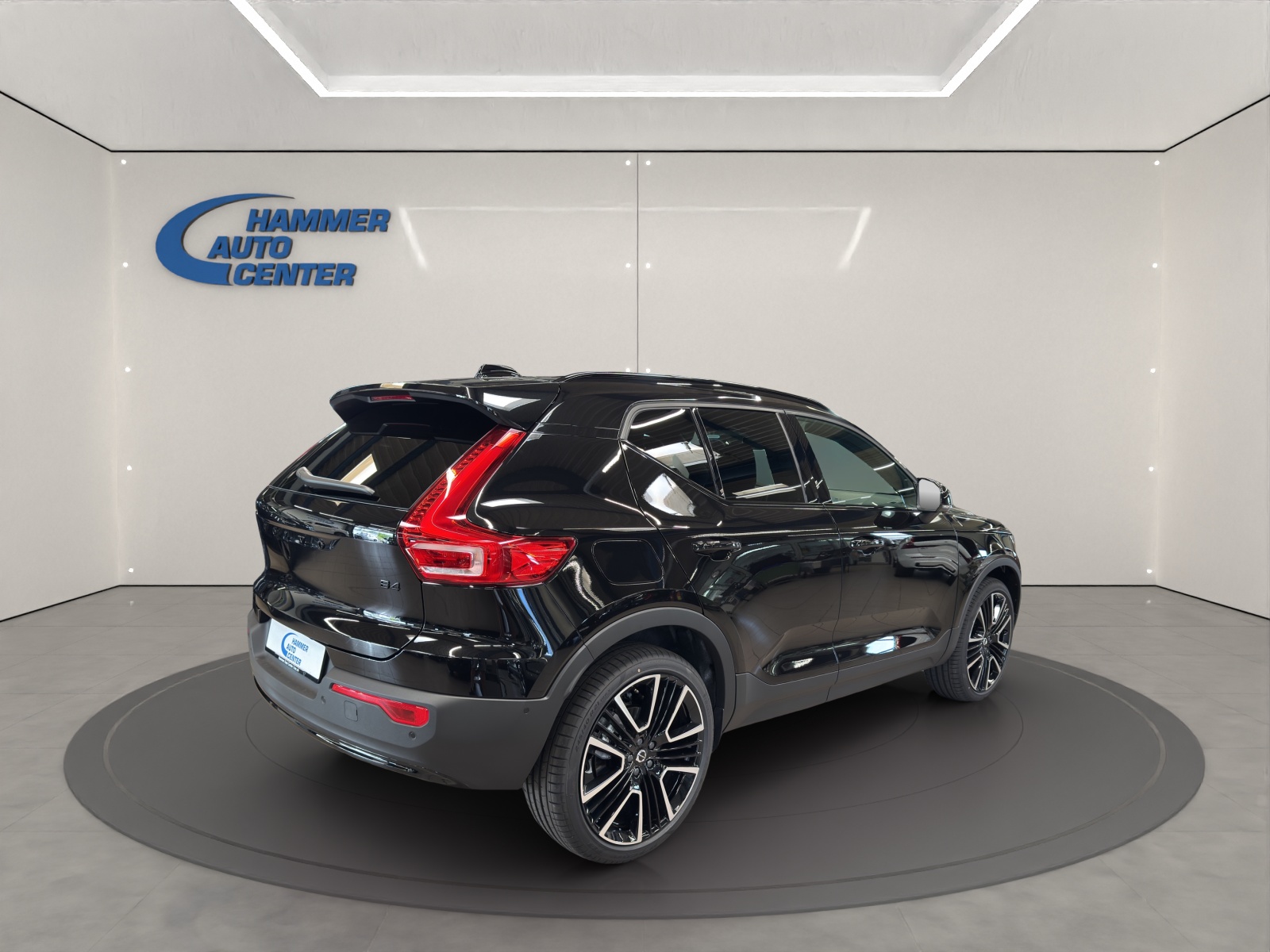 VOLVO XC40 2.0 B4 MH Black Edition-image-4