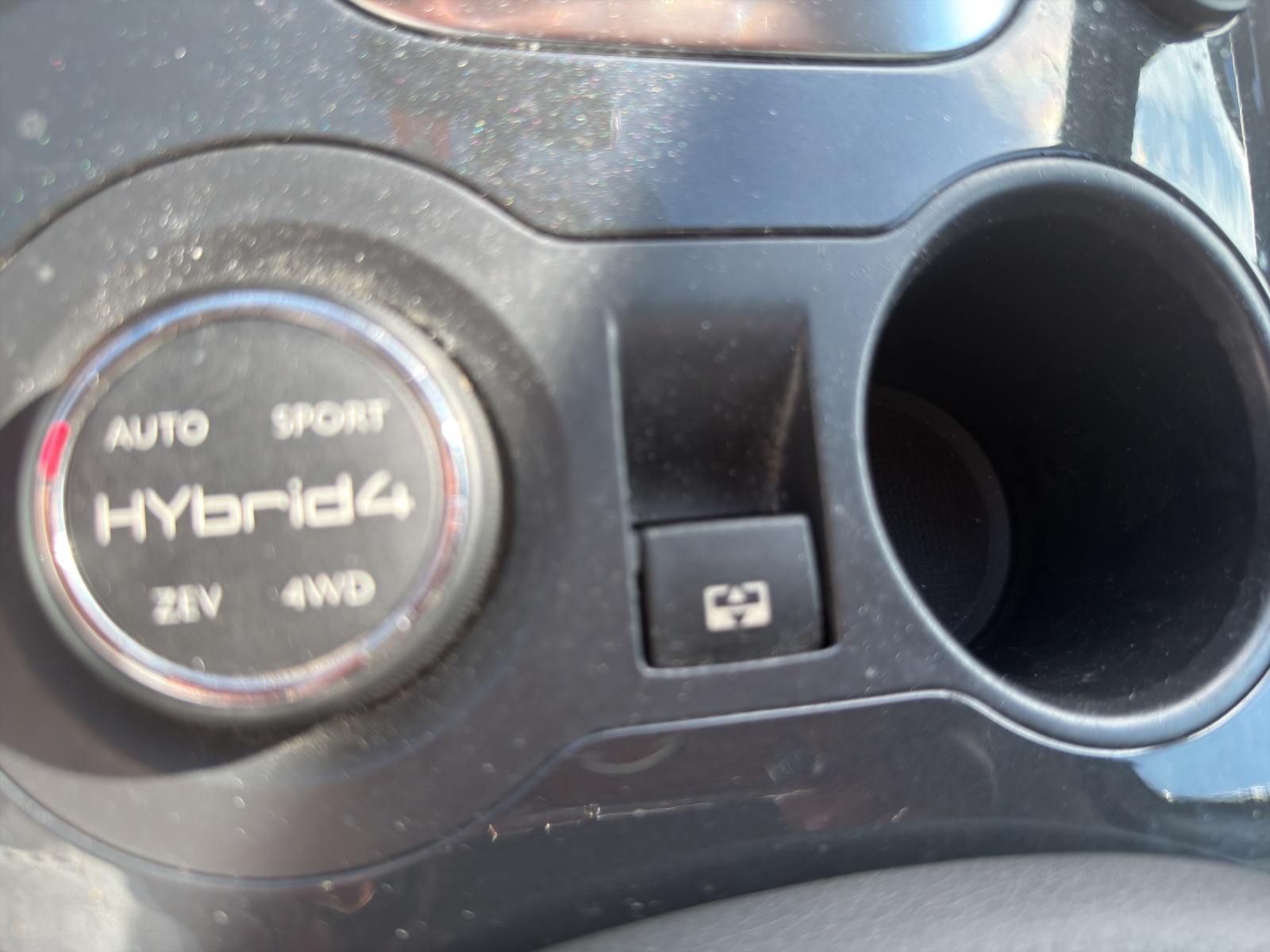 PEUGEOT 3008 HYbrid4 2.0-image-9
