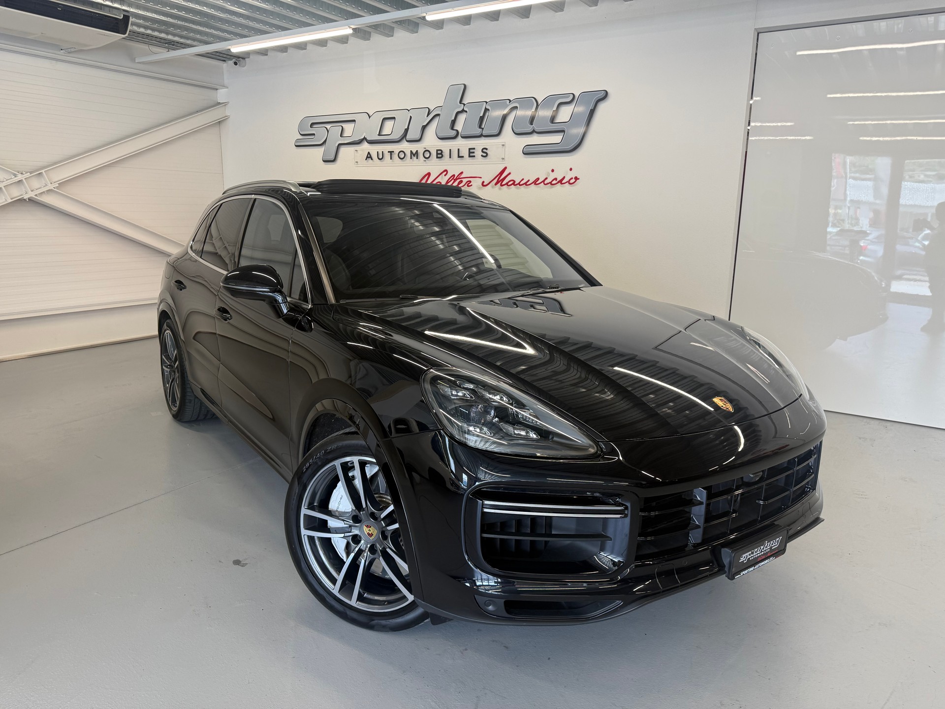PORSCHE Cayenne Turbo-image-0