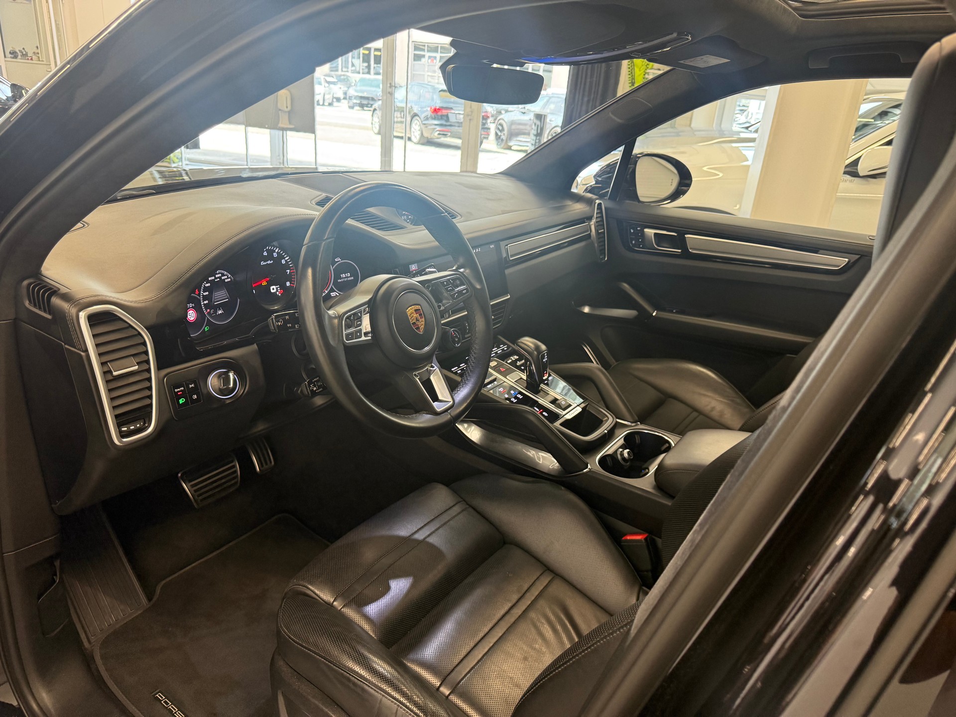 PORSCHE Cayenne Turbo-image-10