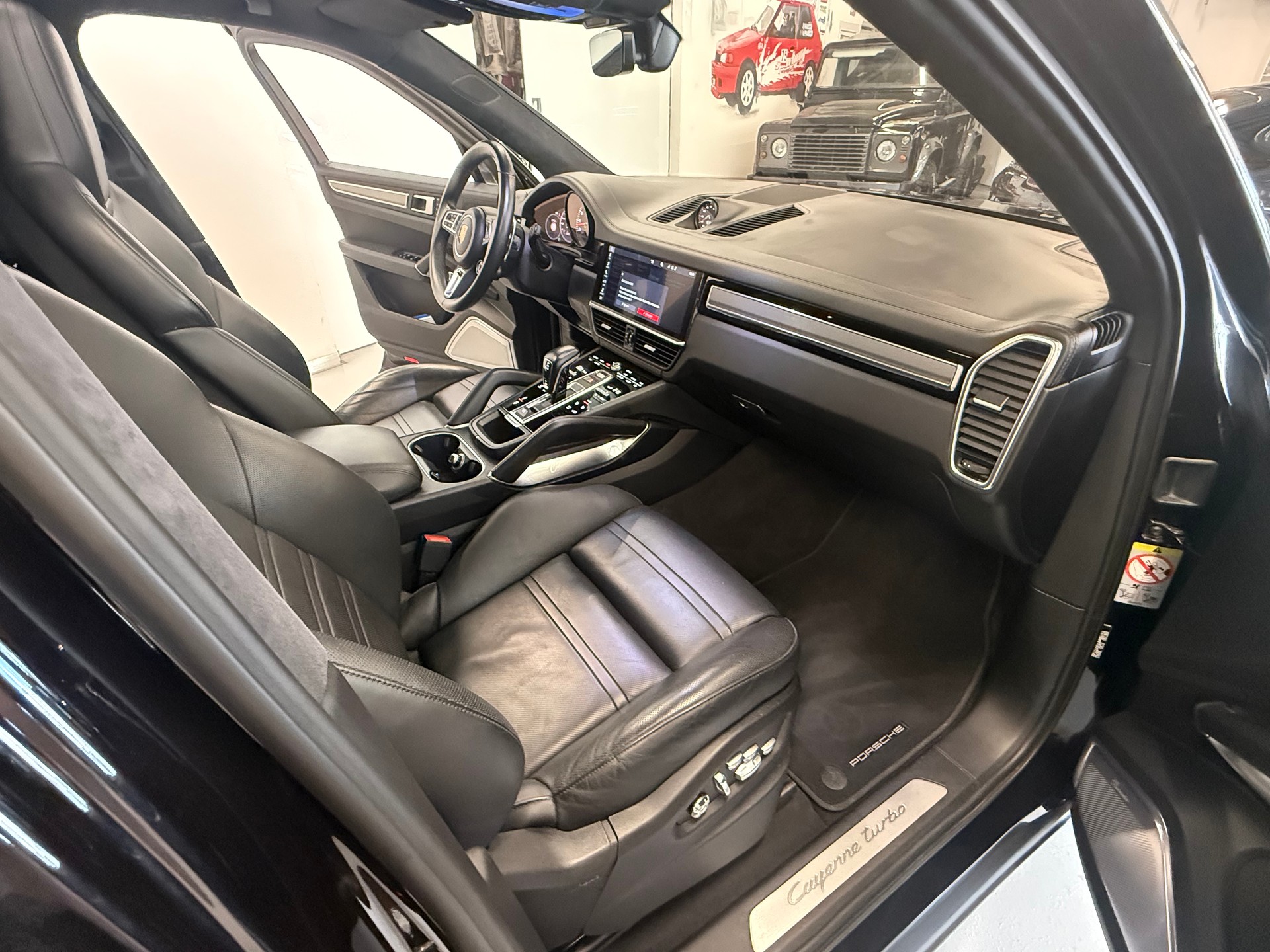 PORSCHE Cayenne Turbo-image-15