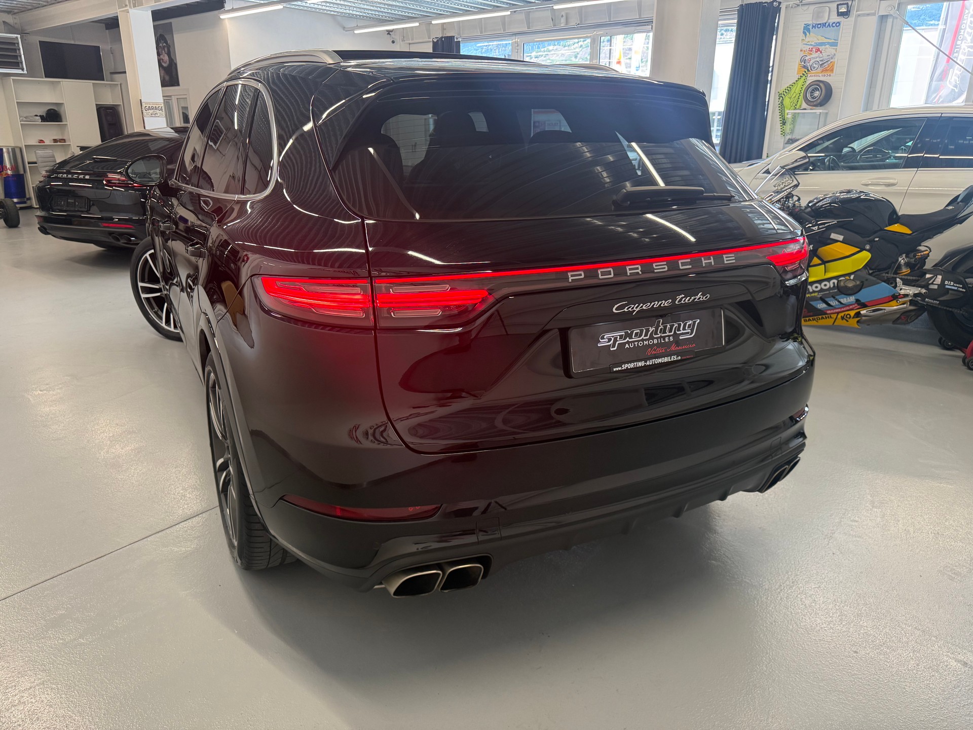 PORSCHE Cayenne Turbo-image-8