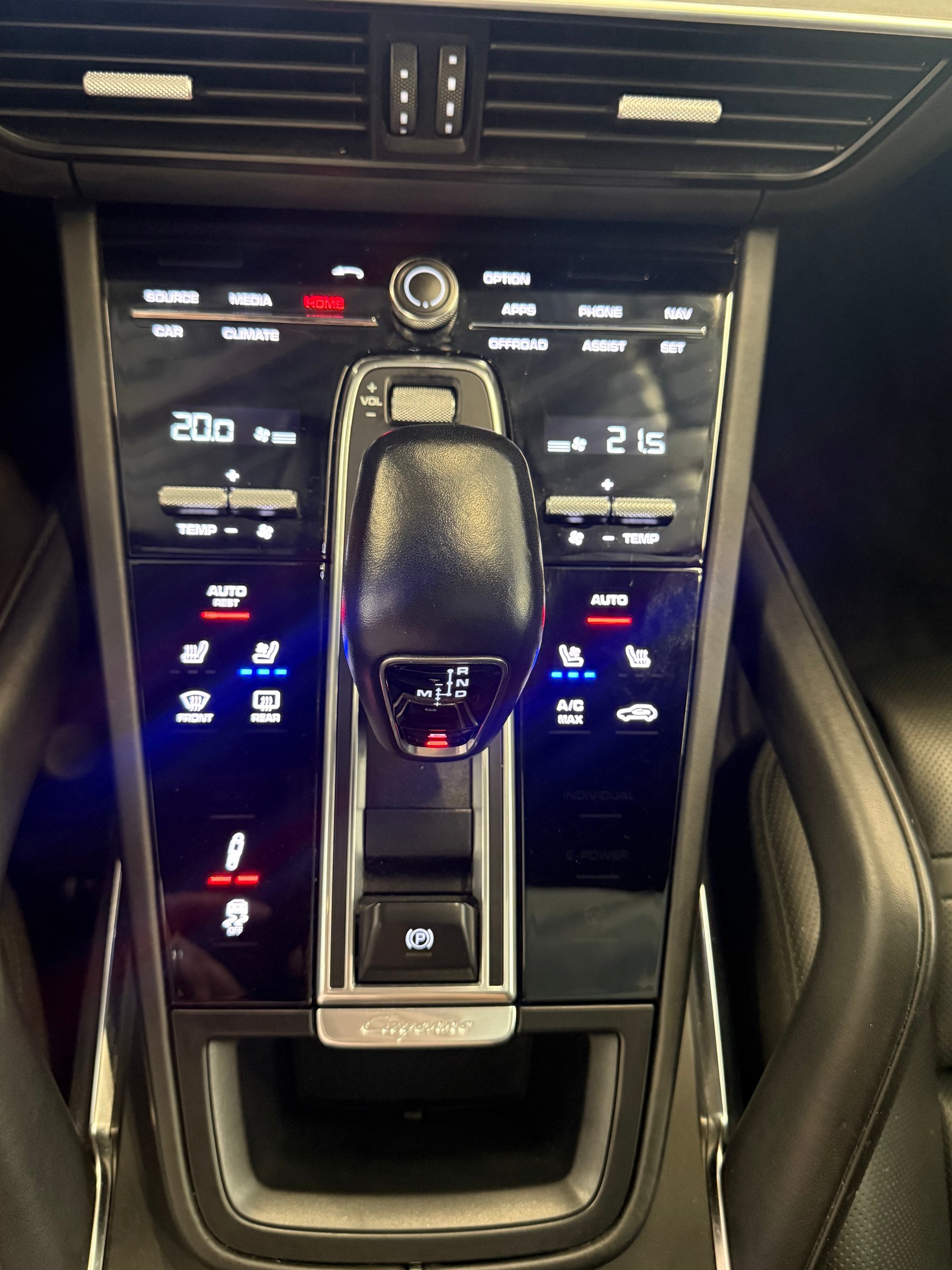 PORSCHE Cayenne Turbo-image-19