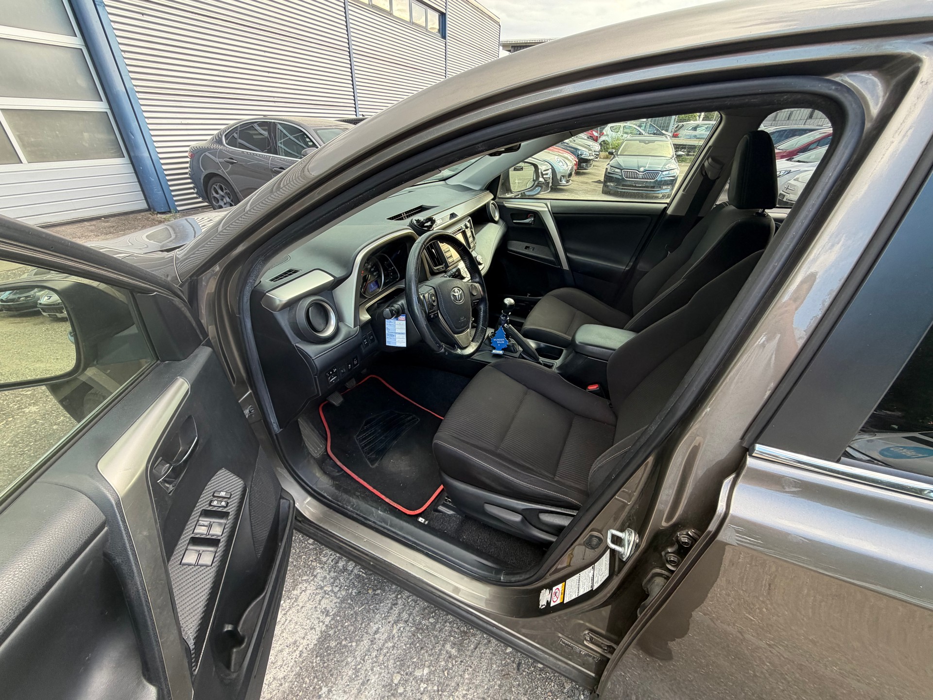 TOYOTA RAV-4 2.2D-4D Sol-image-10