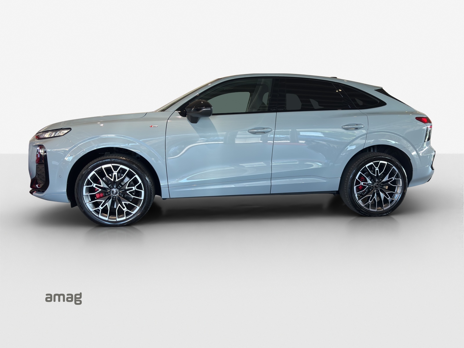 AUDI Q3 Sportback TFSI quattro 195 kW S tronic-showroom-element-1