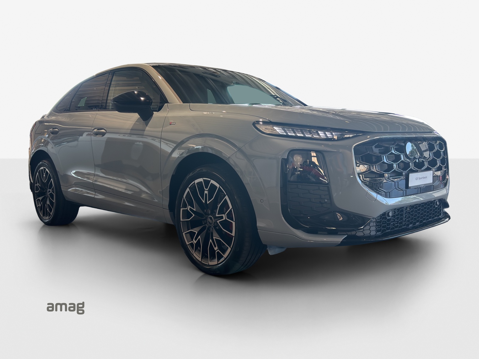 AUDI Q3 Sportback TFSI quattro 195 kW S tronic-image-5