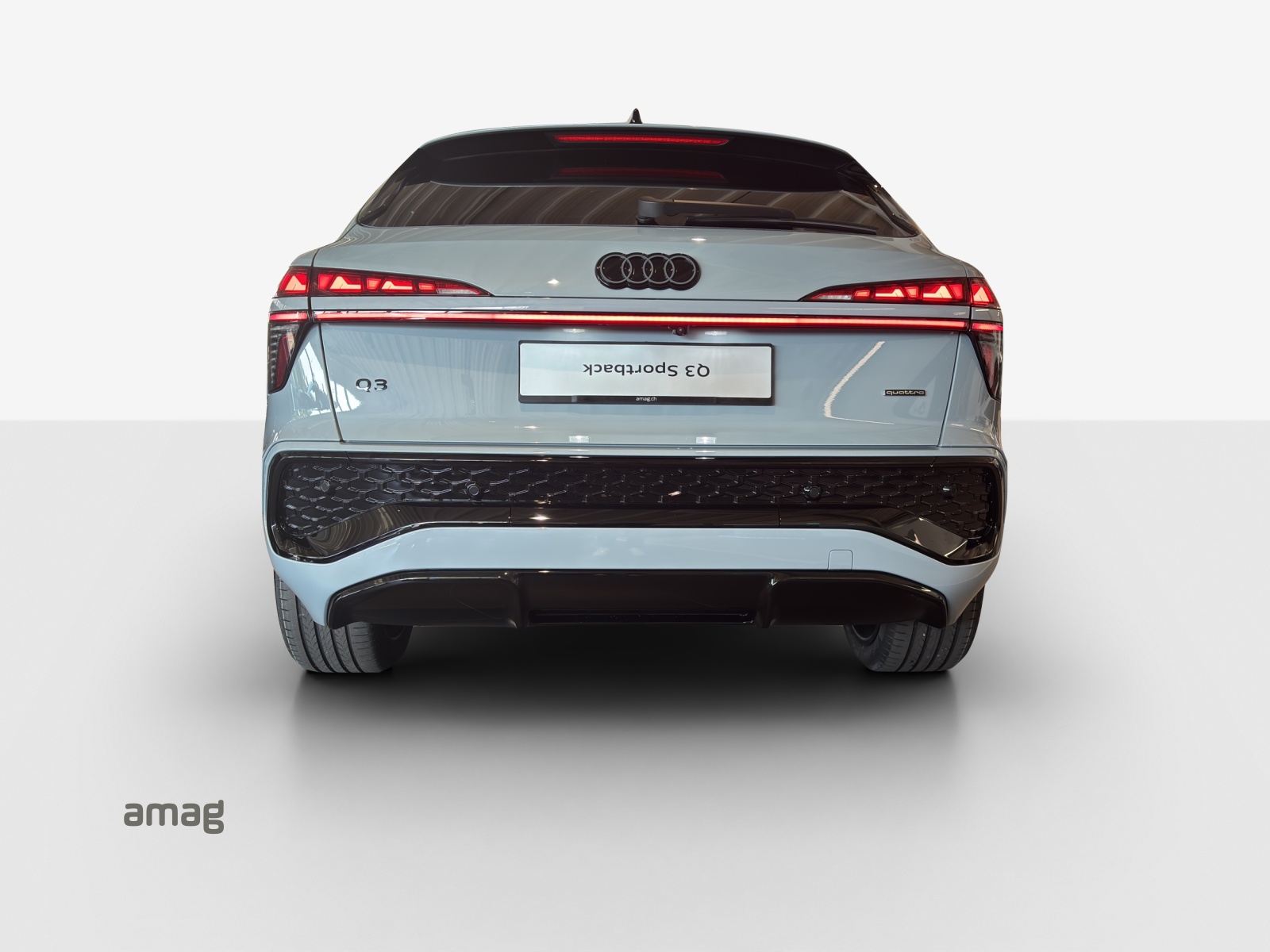 AUDI Q3 Sportback TFSI quattro 195 kW S tronic-image-3
