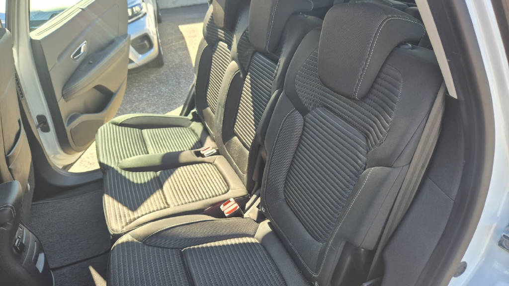 RENAULT Grand Scénic 1.3 TCe 140 Zen EDC-image-9