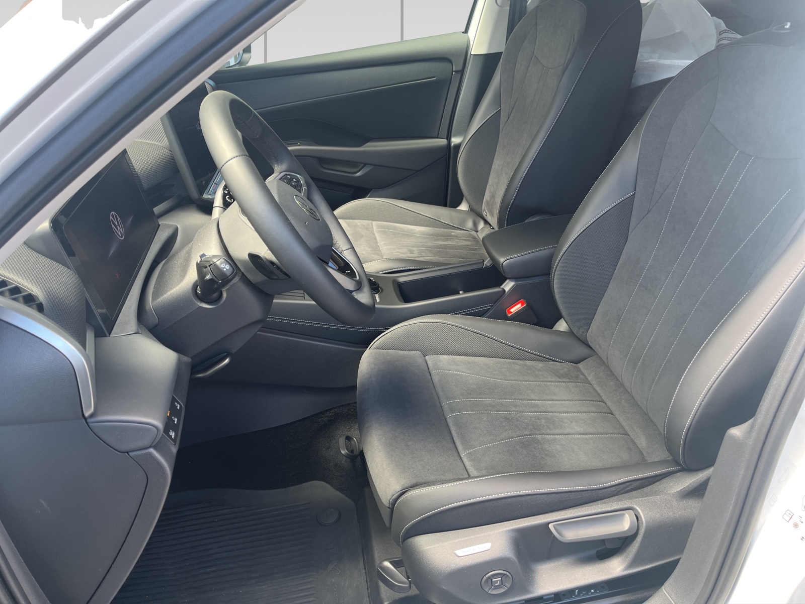 VW T-Roc 1.5 eTSI mHEV Style DSG-image-6