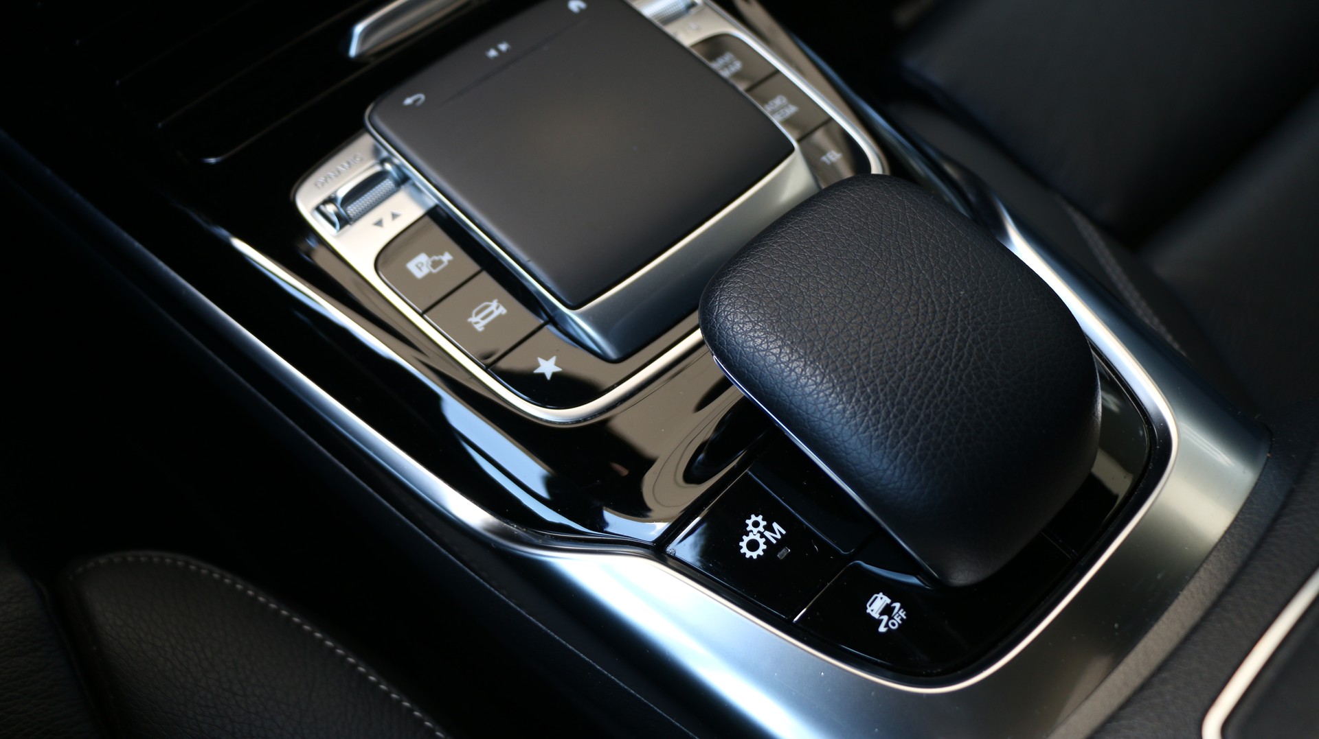 MERCEDES-BENZ A 35 AMG 4Matic-image-14