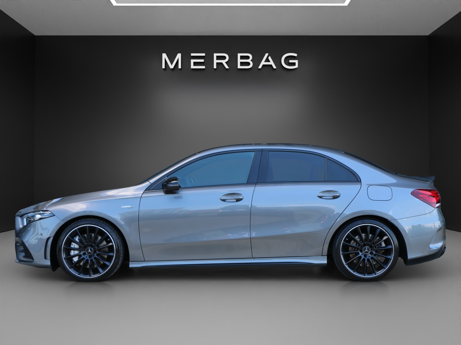 MERCEDES-BENZ A 35 AMG 4Matic-image-1