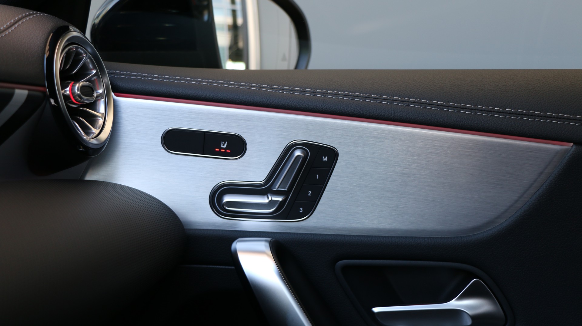 MERCEDES-BENZ A 35 AMG 4Matic-image-13