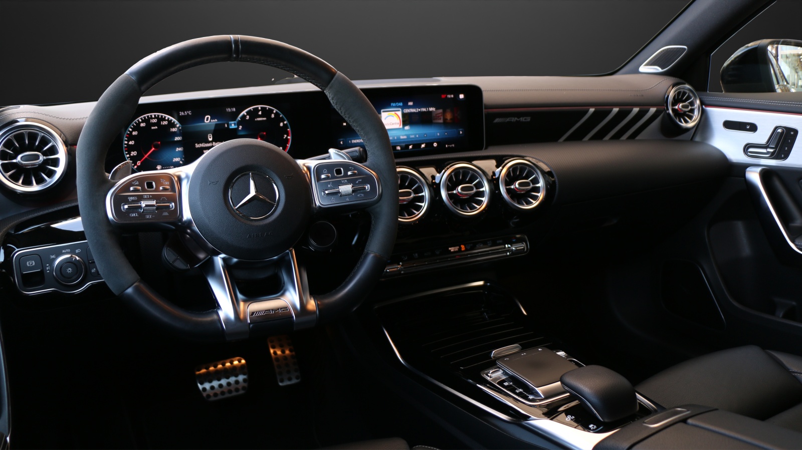 MERCEDES-BENZ A 35 AMG 4Matic-image-4