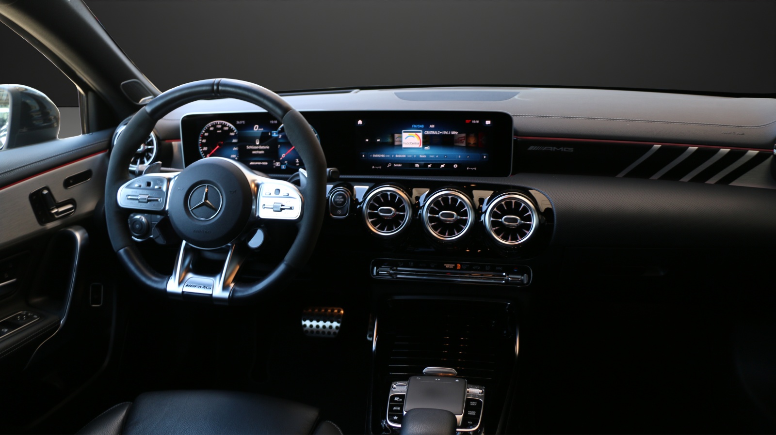 MERCEDES-BENZ A 35 AMG 4Matic-image-5