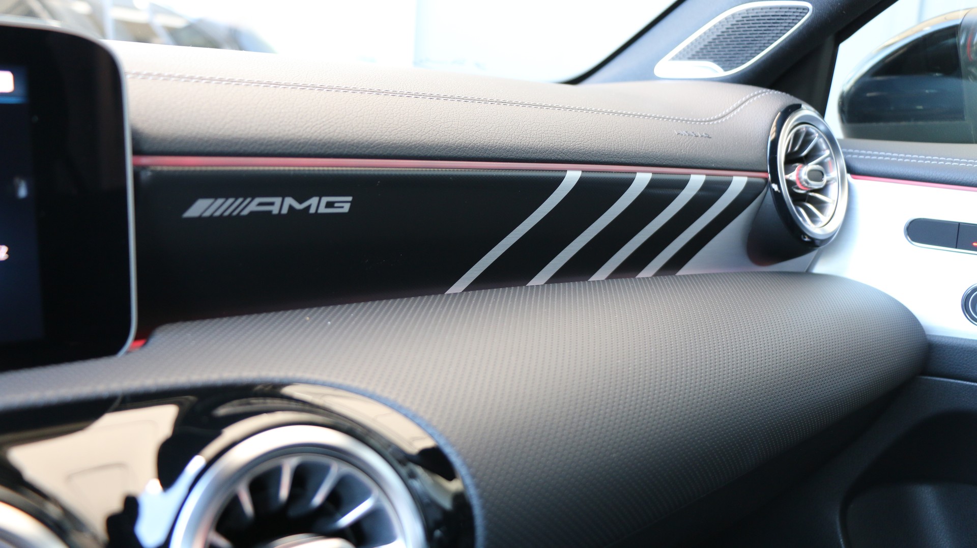 MERCEDES-BENZ A 35 AMG 4Matic-image-17
