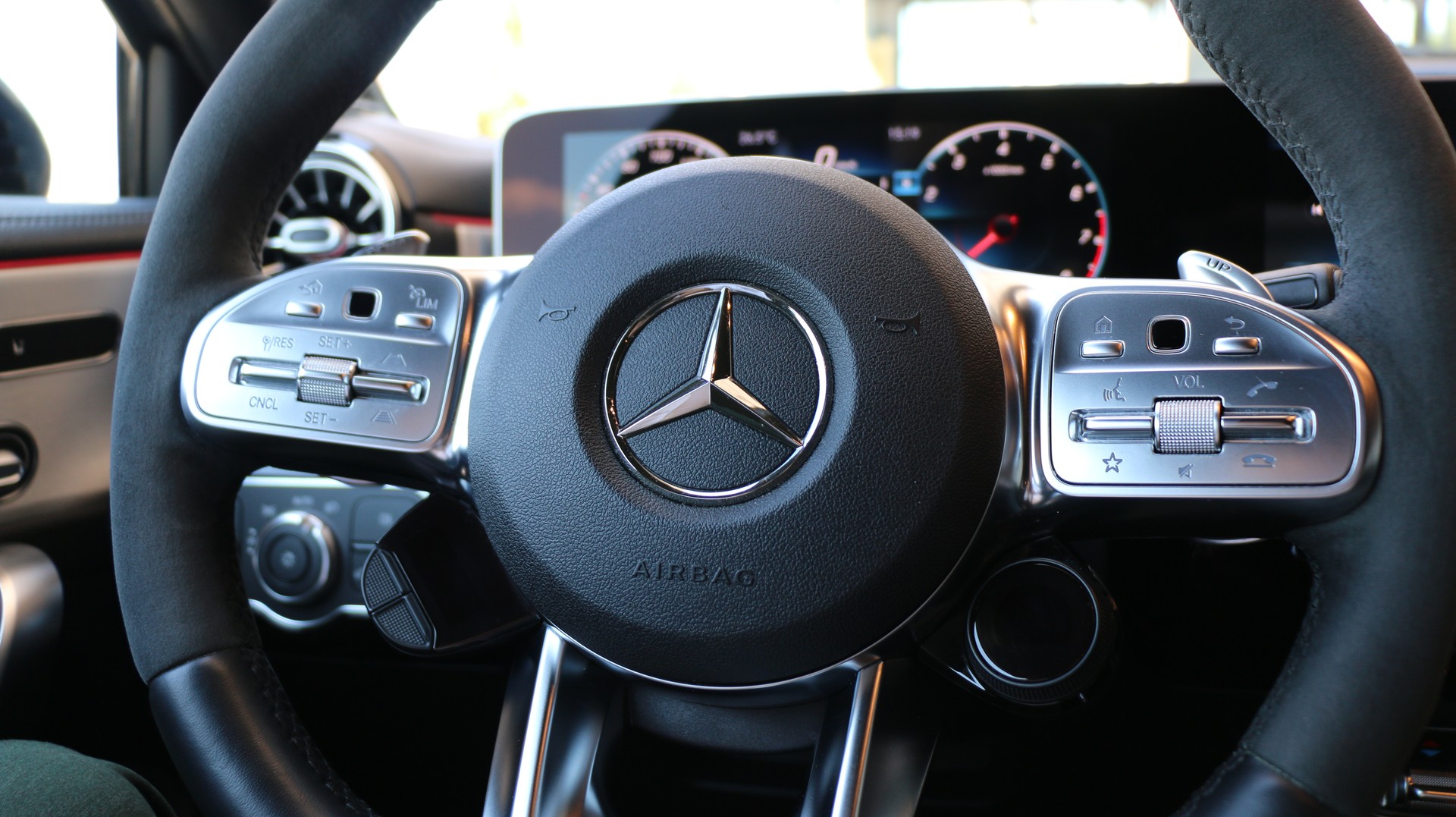 MERCEDES-BENZ A 35 AMG 4Matic-image-12
