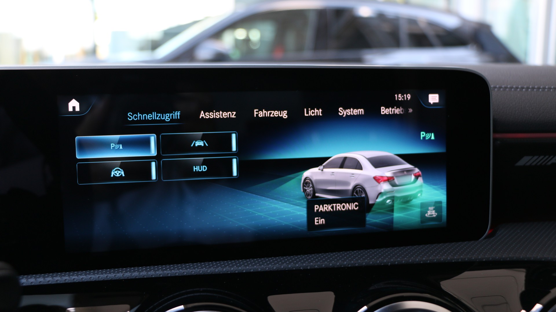 MERCEDES-BENZ A 35 AMG 4Matic-image-18